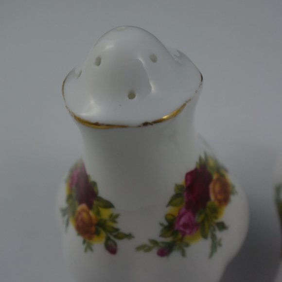 Royal Albert Old Country Roses Salt & Pepper Set - Picture 6 of 9